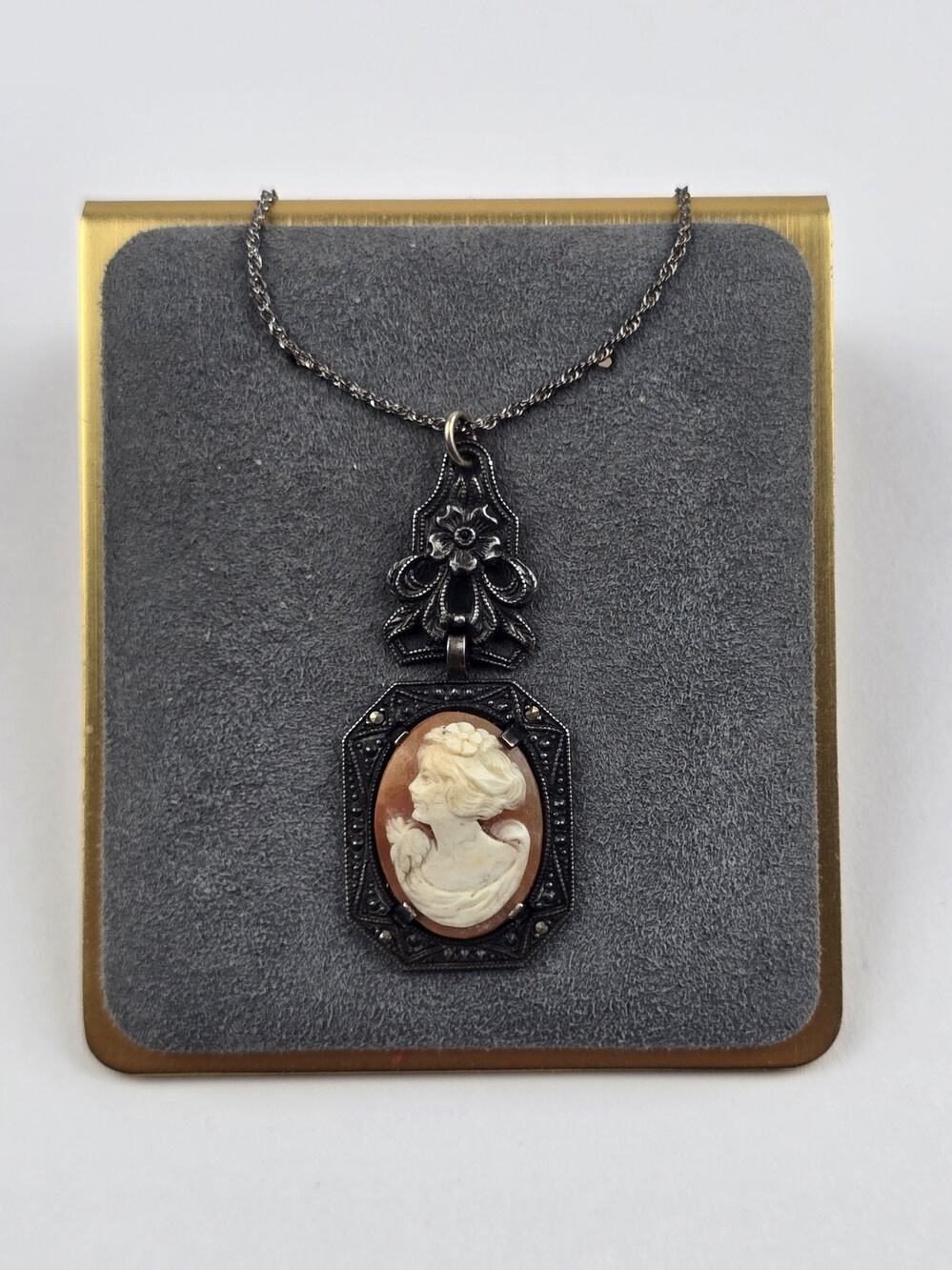 Old Sterling silver Cameo Woman pendant necklace with sterling chain 18"